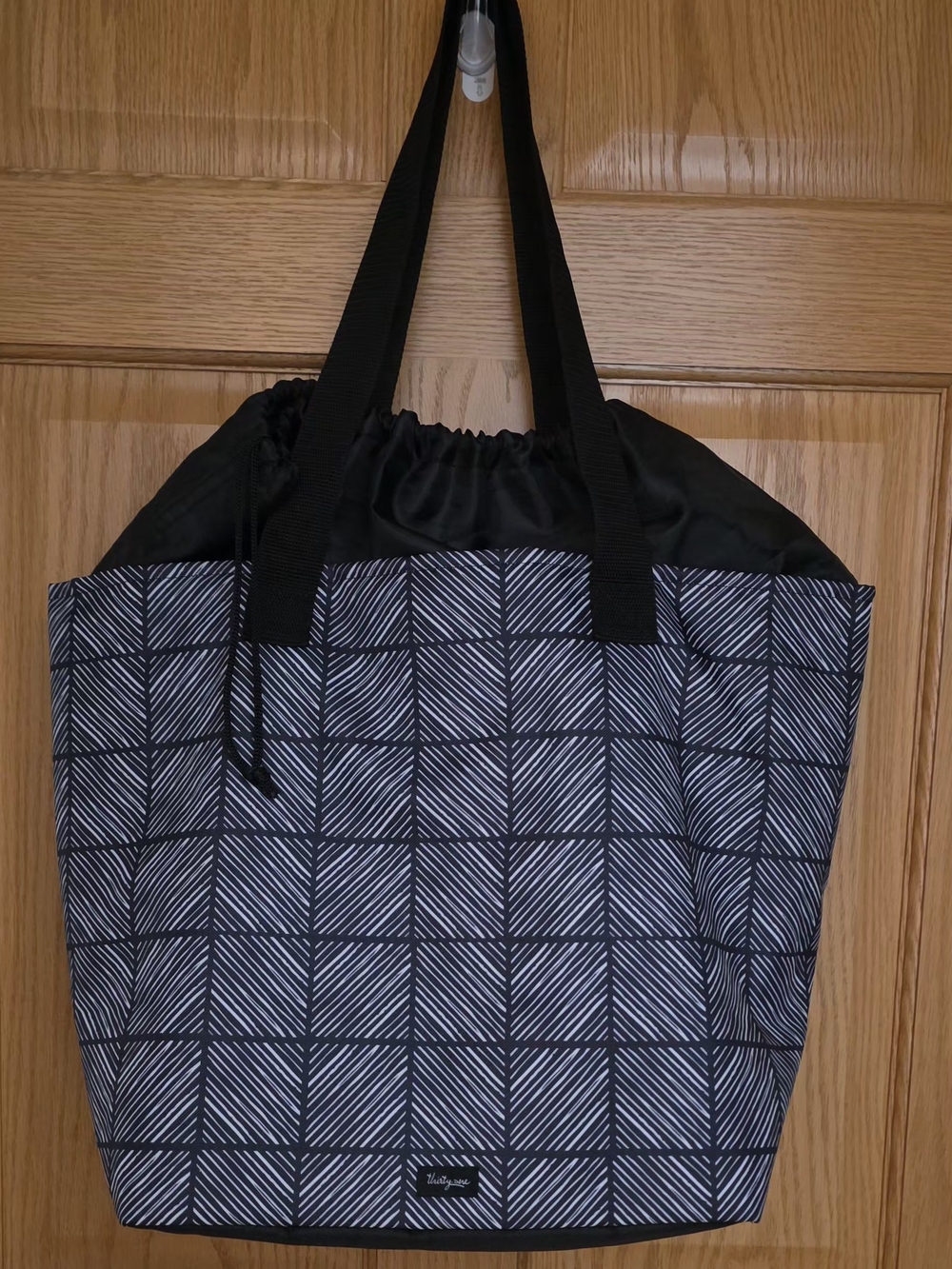 Thirty One One Cinch Large Market Thermal - Black White Chevron Squares